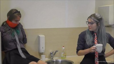 दुर्व्यसनी / बाँधिएको र गागिएको / संकटमा महिला